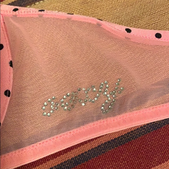 Victoria Secrets Bra - 36D - Picture 2 of 4